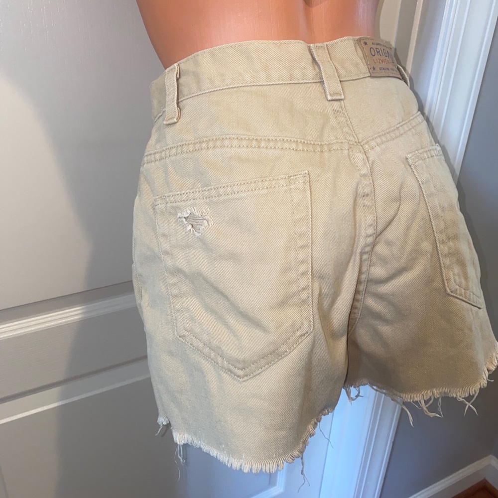 LIZ CLAIBORNE Classic Fit Shorts Distressed Butter Tan Size 4 $68 - Picture 11 of 13